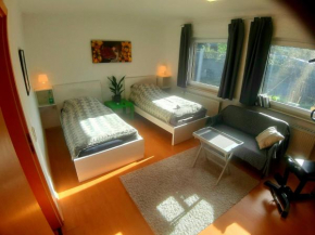 1 DZ, Zimmer mit 2 Einzelbetten, gemeinsamer Bad, Küche, Garten, Terrasse